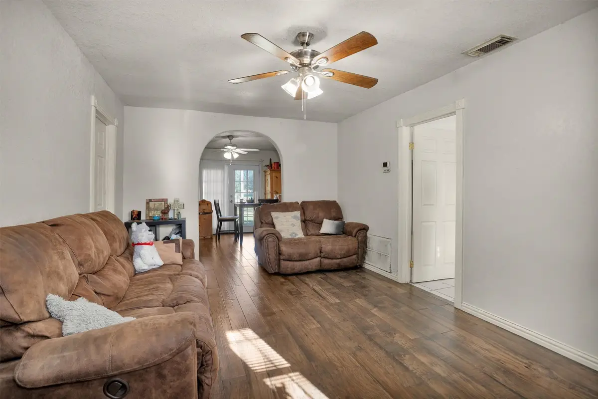 417 E Park Street, Alvin, TX 77511 - Image #1