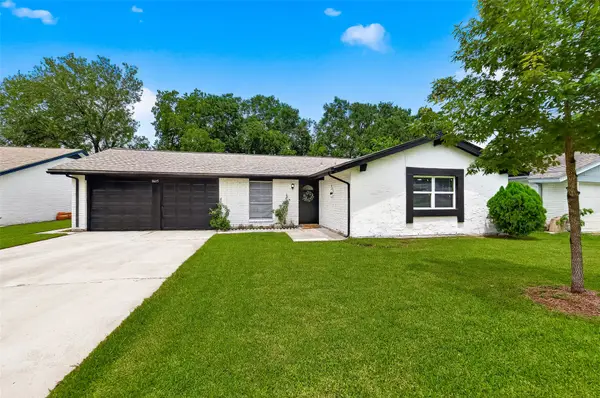 16615 Barcelona Drive, Friendswood, TX 77546