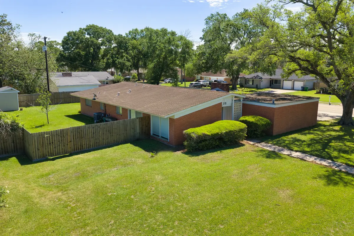 10 Palm Place, Angleton, TX 77515 - #1