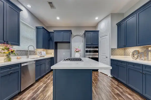 9 Versante Court, Houston, TX 77070