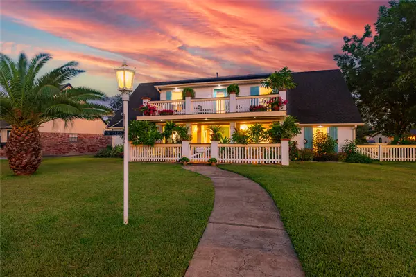 1902 Port Royal Drive, Houston, TX 77058