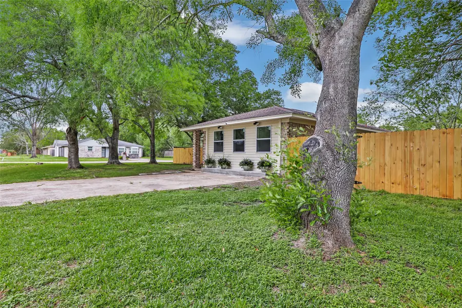2403 Heather Street, Highlands, TX 77562 - #2