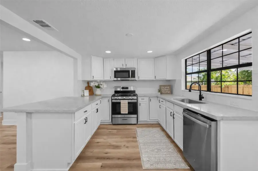 33 17th Avenue N, Texas City, TX 77590 - Image #2