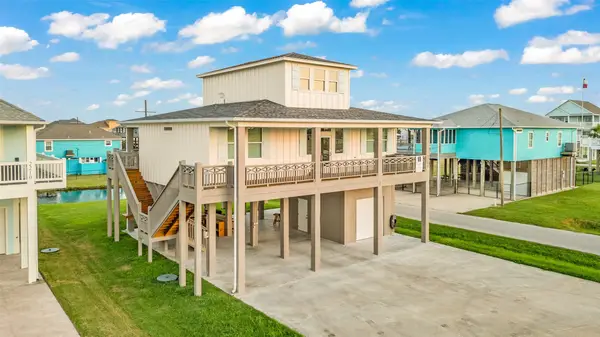 2200 Crab Street, Crystal Beach, TX 77650