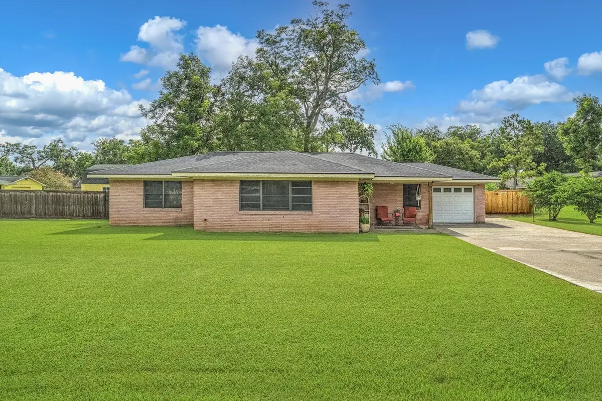 106 N Mahan Street, Richwood, TX 77531 - #1