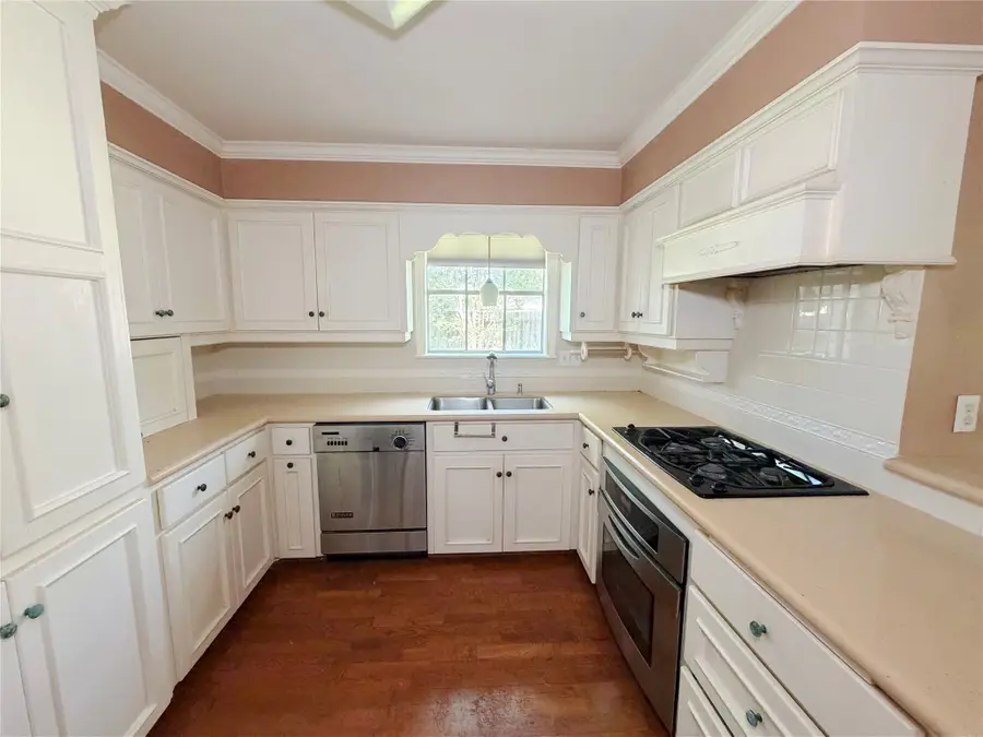 101 Rose Trail, Lake Jackson, TX 77566 - #3