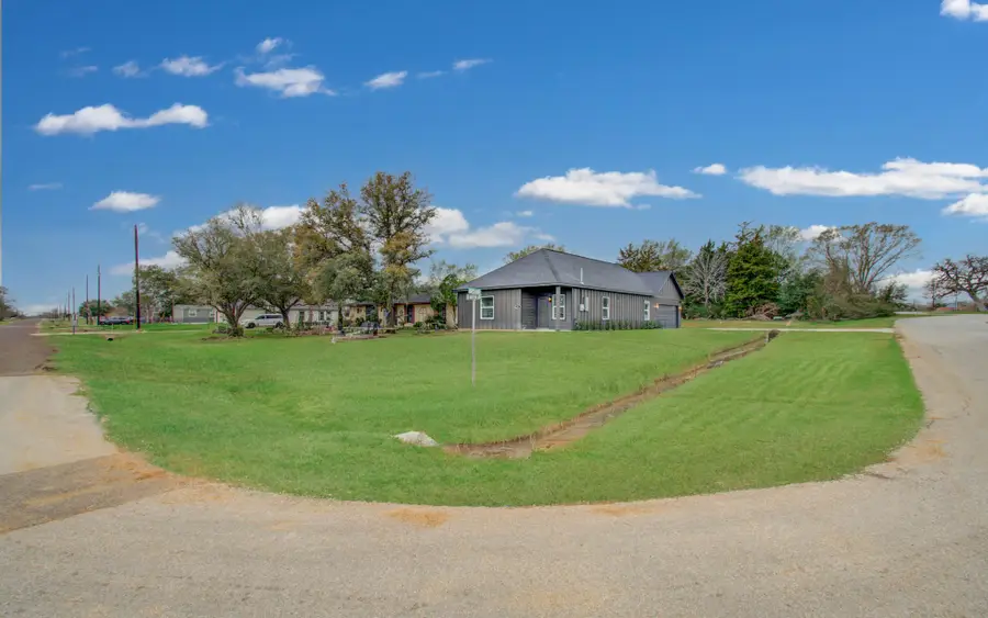 211 19th, Hempstead, TX 77445 - #3