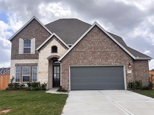7911 Jade Crest Drive, Angleton, TX 77515