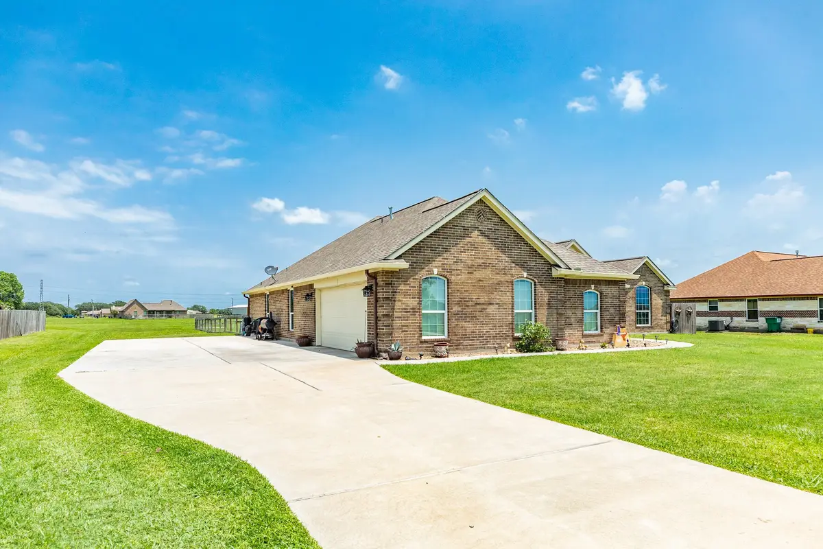 920 Quarter Horse Trail, Angleton, TX 77515 - #1