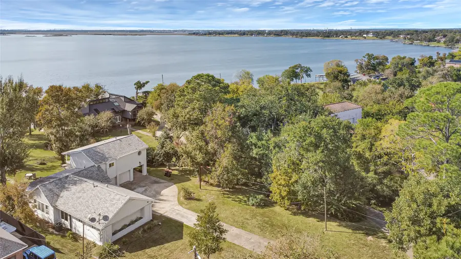 404 S Burnett Drive, Baytown, TX 77520 - #2