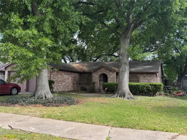 12414 Pine Knoll Dr, Houston, TX 77099