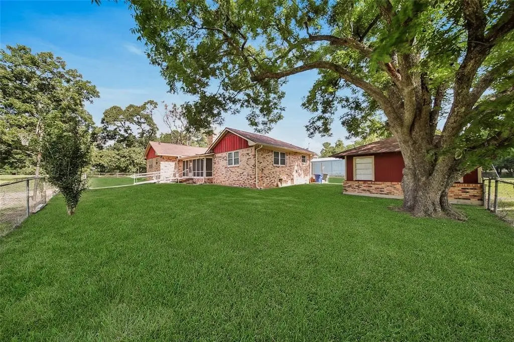 2201 Badger Lane, Huntsville, TX 77320 - Image #1