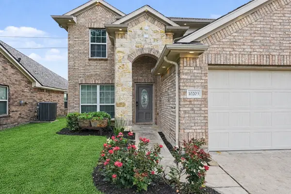 10203 Hidden Creek Falls Lane, Brookshire, TX 77423