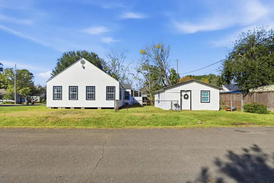 510 E Republic Avenue, Baytown, TX 77520 - Image #2