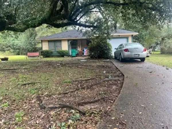 8 Circle R, Orange, TX 77630