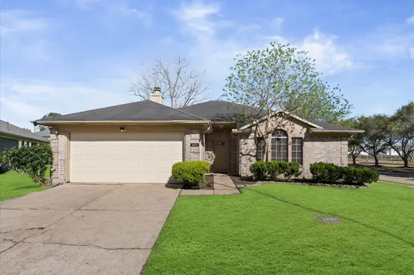 4511 Hunter Green Court, Fresno, TX 77545