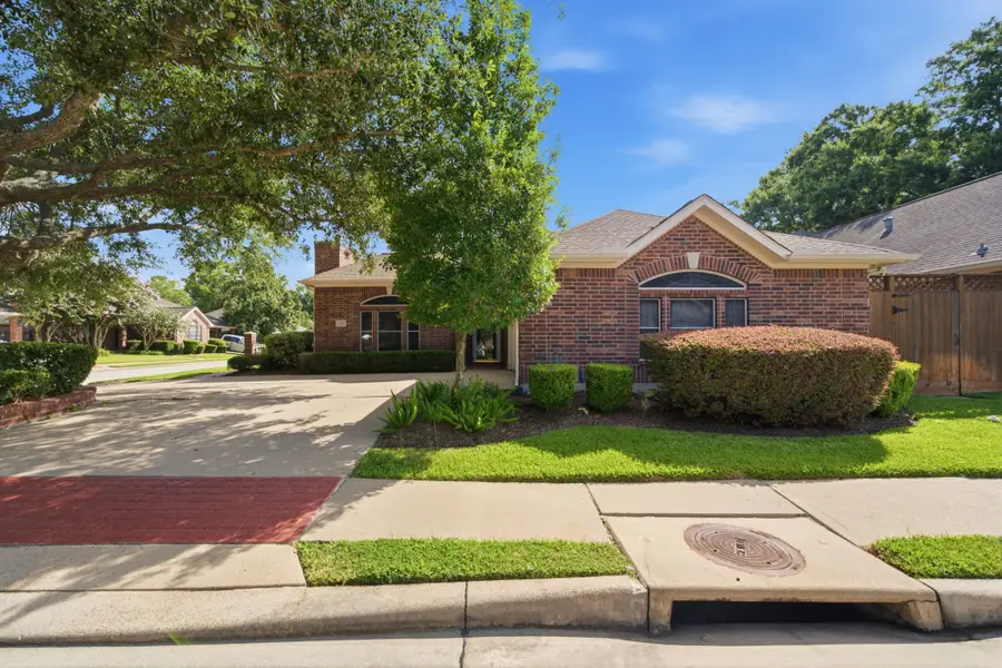 515 Pine Ridge Court, Friendswood, TX 77546 - #2