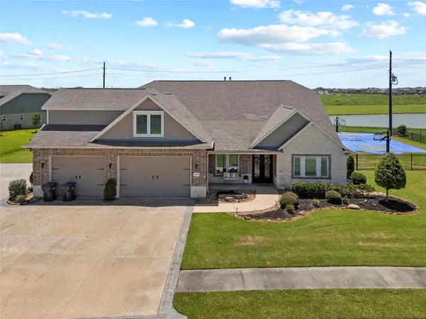 14214 Meadowlands Drive, Mont Belvieu, TX 77523
