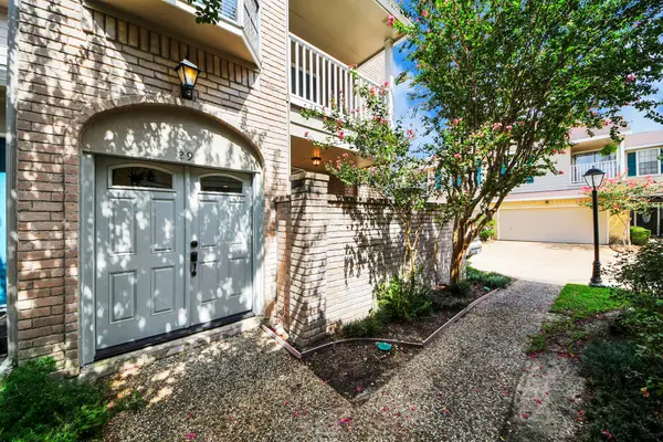 2220 Bering Drive #29, Houston, TX 77057