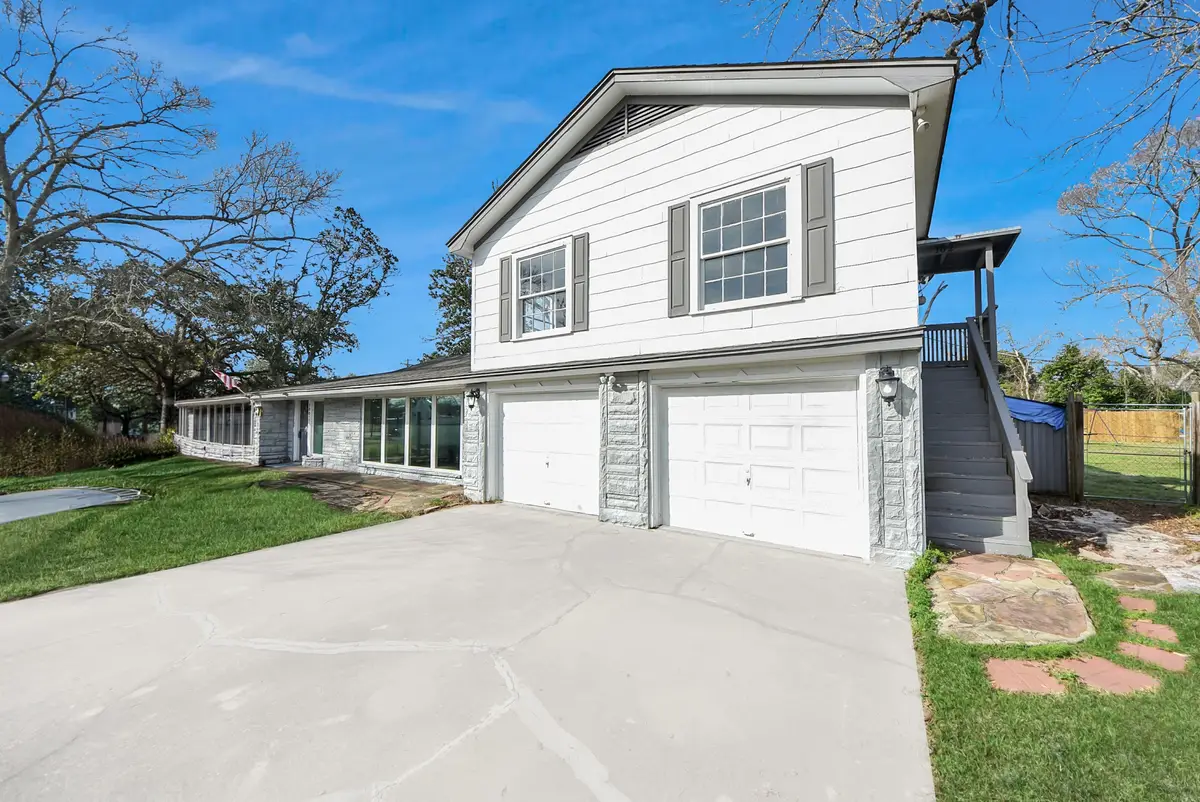 100 N Mattson Street, West Columbia, TX 77486 - #1