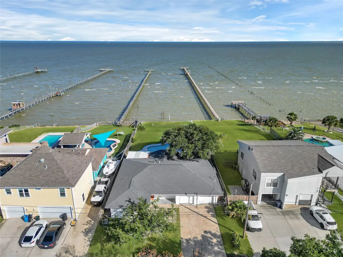 8010 Ocean Drive, Beach City, TX 77523 - Image #1