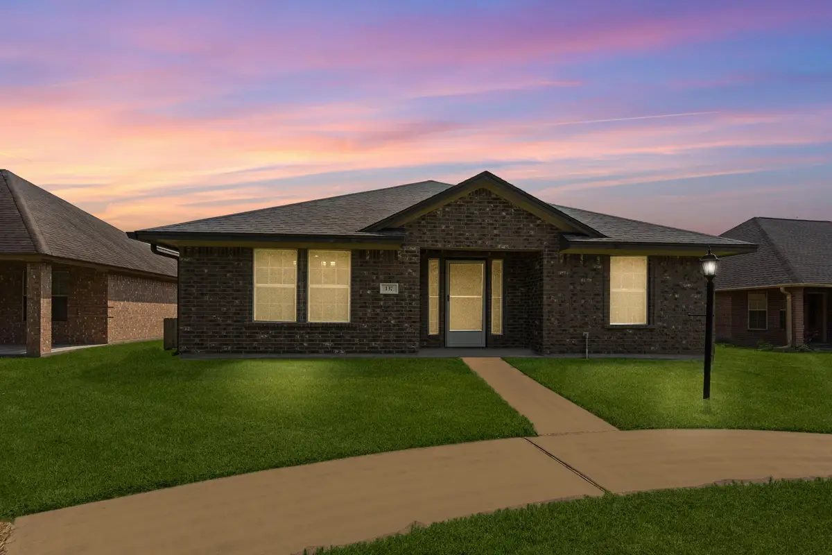 137 Silverbell Circle, Lake Jackson, TX 77566 - #1