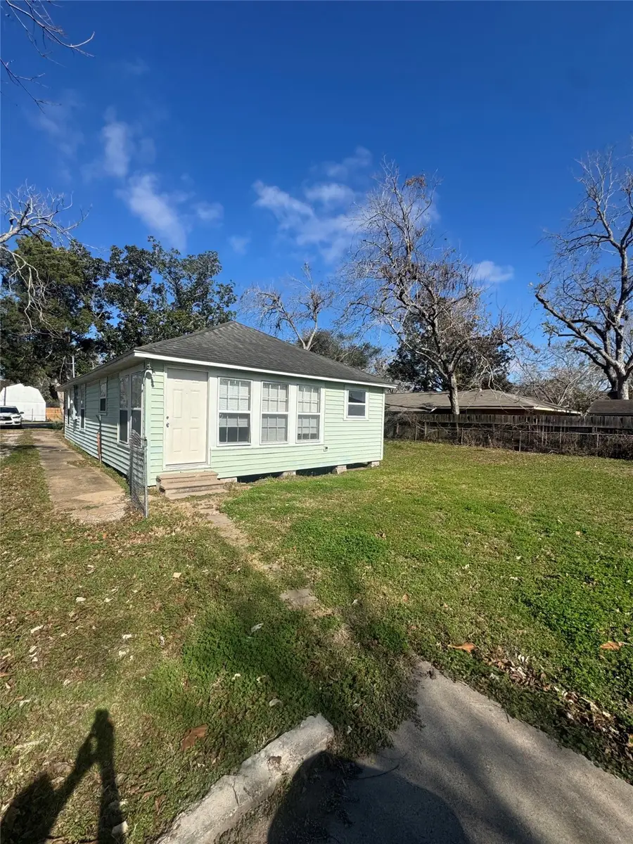 512 Rice Street, Angleton, TX 77515 - Image #2