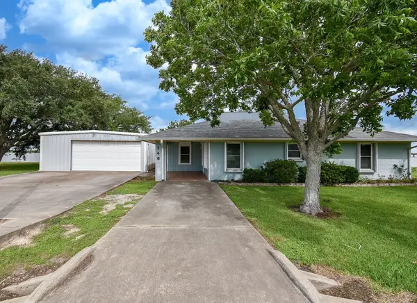 748 W Bayshore Drive, Palacios, TX 77465