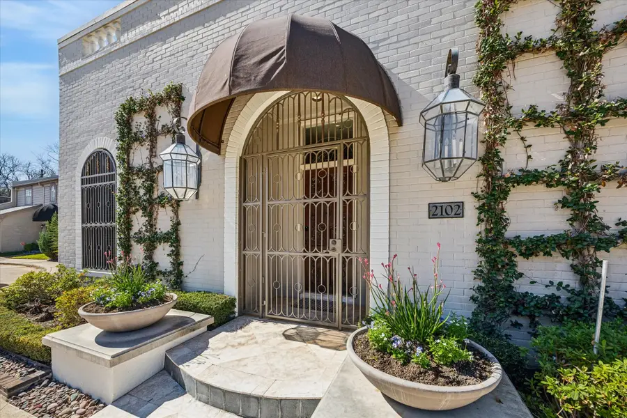 2102 Canongate Drive, Houston, TX 77056 - Image #2