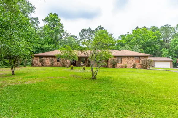 995 Strickland Street, Vidor, TX 77662