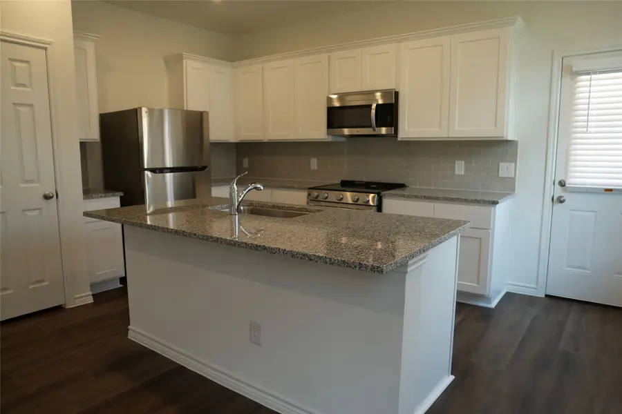 517 Oak Chase Avenue, Dayton, TX 77535 - #2