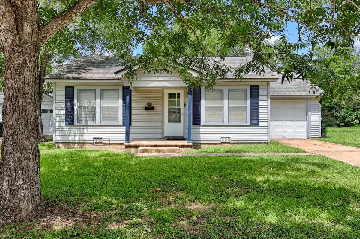 903 N Glendale Street, Hallettsville, TX 77964 - #1