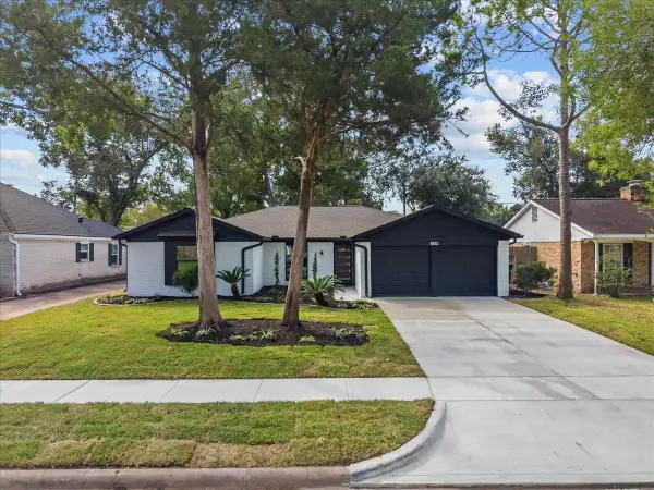 5933 Sanford Rd, Houston, TX 77096
