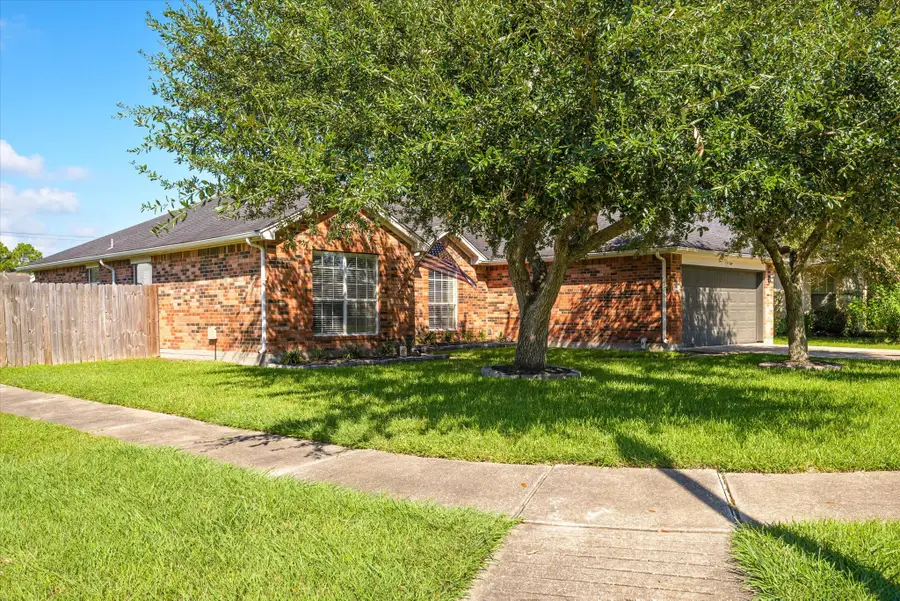 216 Armand Bay Drive, Dickinson, TX 77539 - Image #2