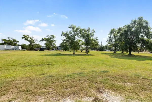 00 Spence Street, Anahuac, TX 77514