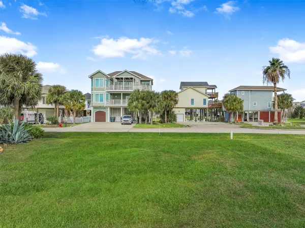 13952 Pirates Beach Boulevard, Galveston, TX 77554