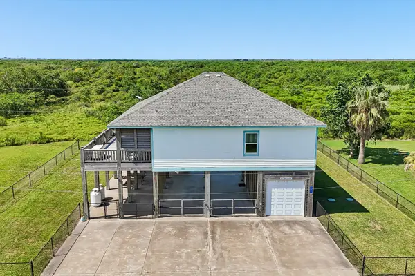 927 Magnolia Lane, Port Bolivar, TX 77650