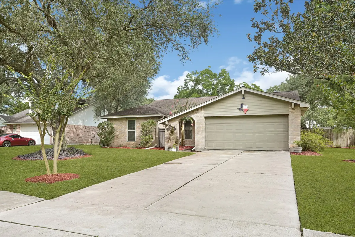 1101 Killarney Avenue, Friendswood, TX 77546 - Image #1