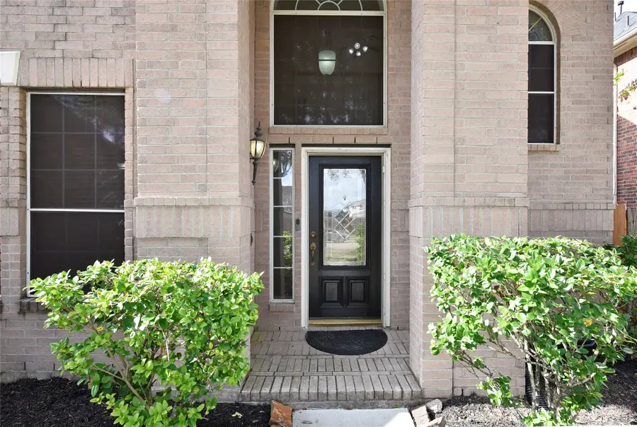 802 Hollyhock Drive, Stafford, TX 77477 - Image #2