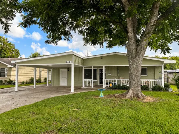 2820 Oleander Lane, Groves, TX 77619
