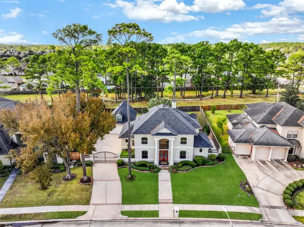 610 Royal Oaks Drive, Friendswood, TX 77546