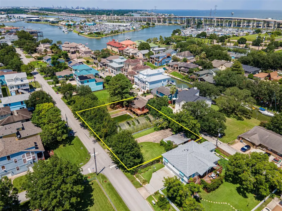 631 E Shore Drive, Clear Lake Shores, TX 77565 - #1