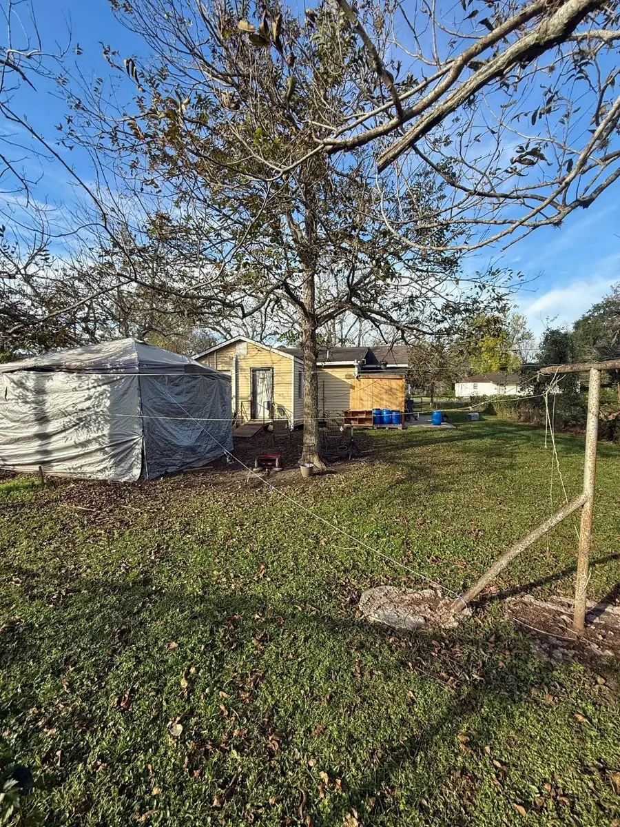 701 E Bernard Street, West Columbia, TX 77486 - Image #3