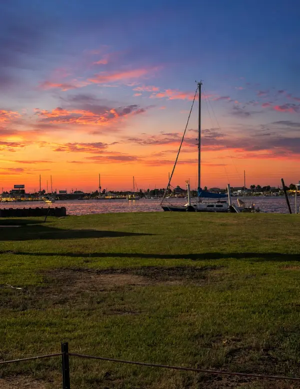 1111 62nd St, Galveston, TX 77551
