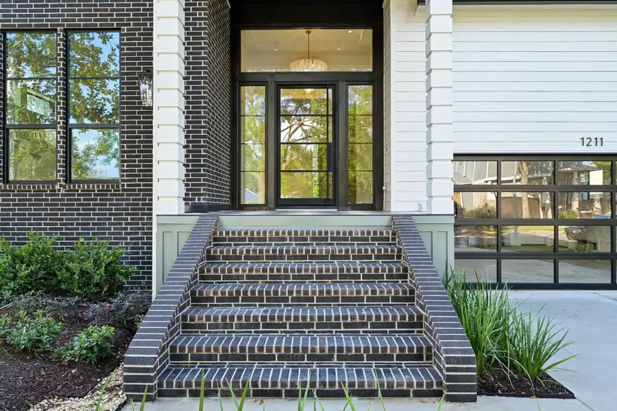 1211 Bay Oaks Road, Houston, TX 77008 - Image #2