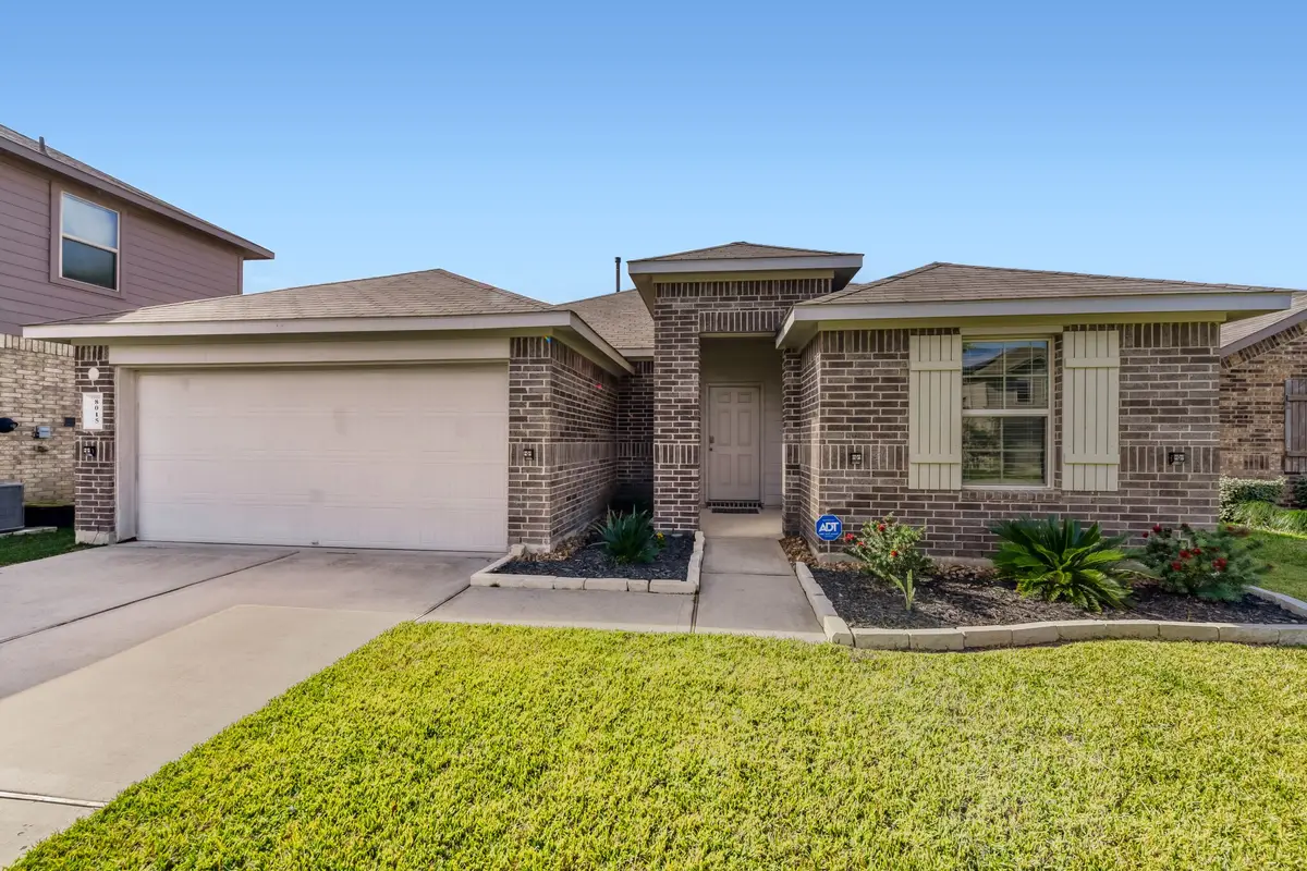 8015 Tamarind Lane, Baytown, TX 77521 - Image #1