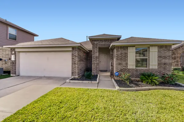 8015 Tamarind Lane, Baytown, TX 77521