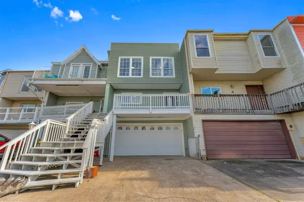 5 Tiki Circle, Tiki Island, TX 77554