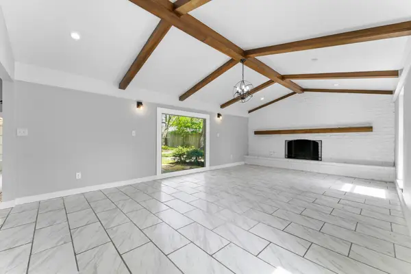 206 W North Hill Drive, Spring, TX 77388