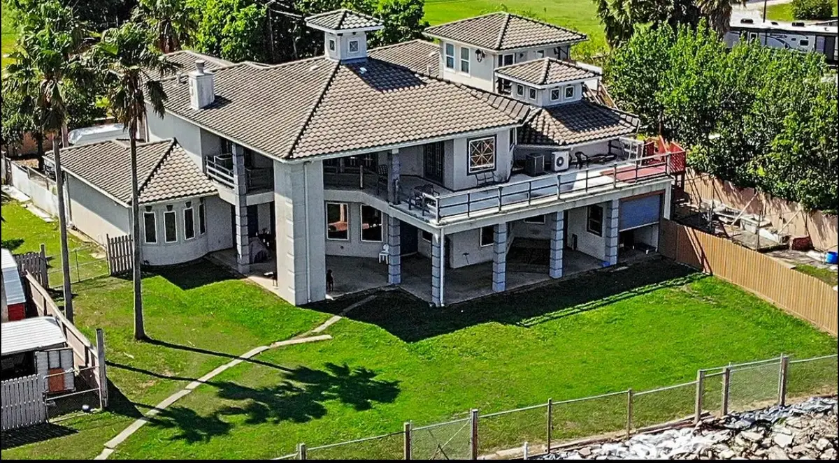 135 1st Street, Dickinson, TX 77539 - Image #1